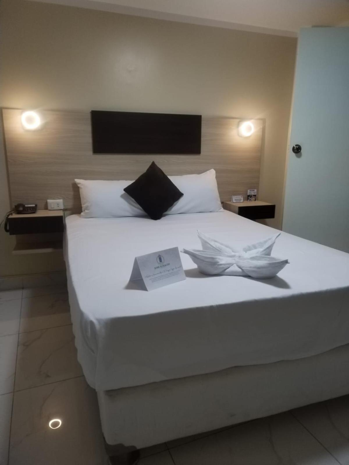 Hotel Jose Ignacio Chepen ภายนอก รูปภาพ